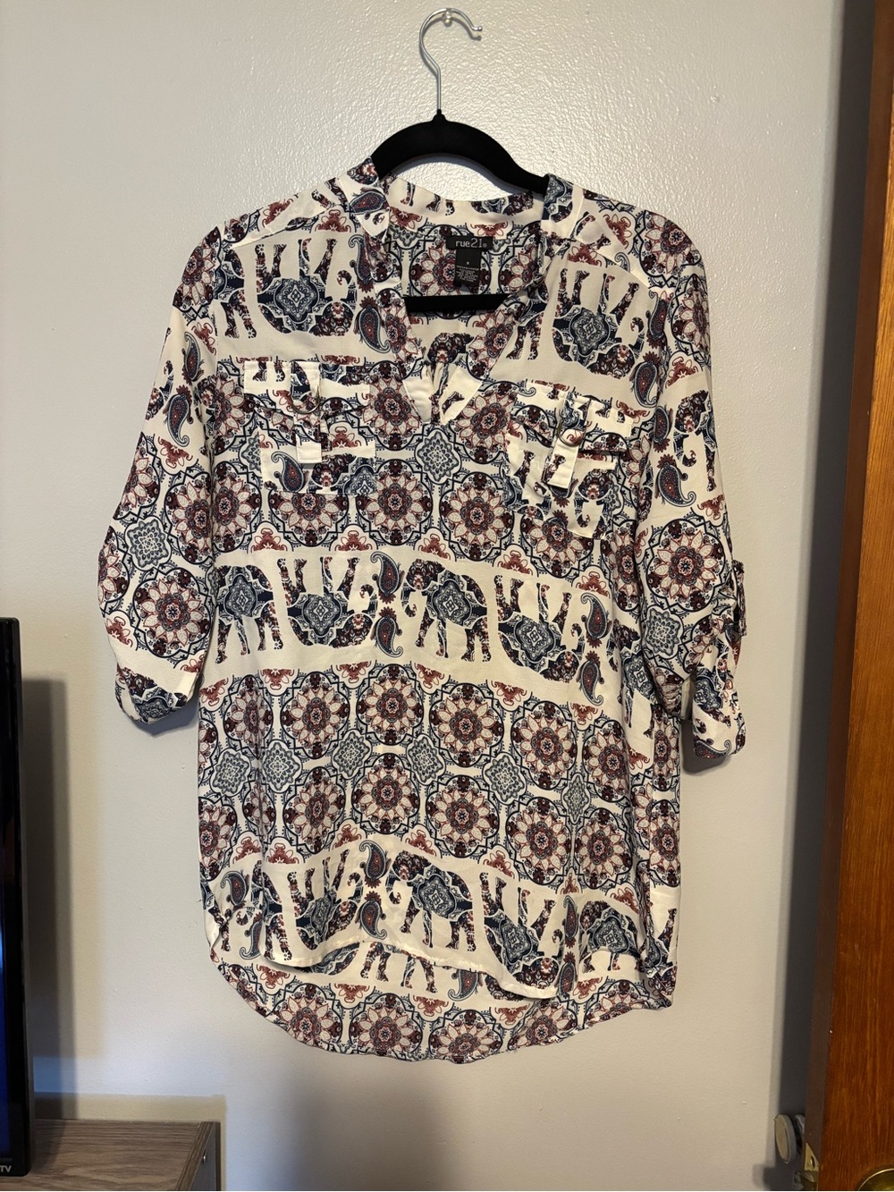 Rue21 Cream Boho Elephant Print Roll-Sleeve Women's Top Size Small